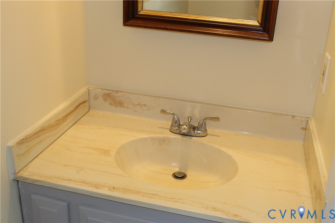13909 Sagebrook Road Midlothian, VA 23112 - Photo 21 of 41 a bathroom with a tub