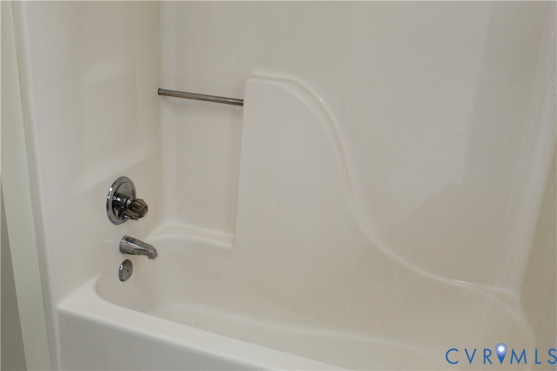 13909 Sagebrook Road Midlothian, VA 23112 - Photo 29 of 41 a bathroom with a bathtub