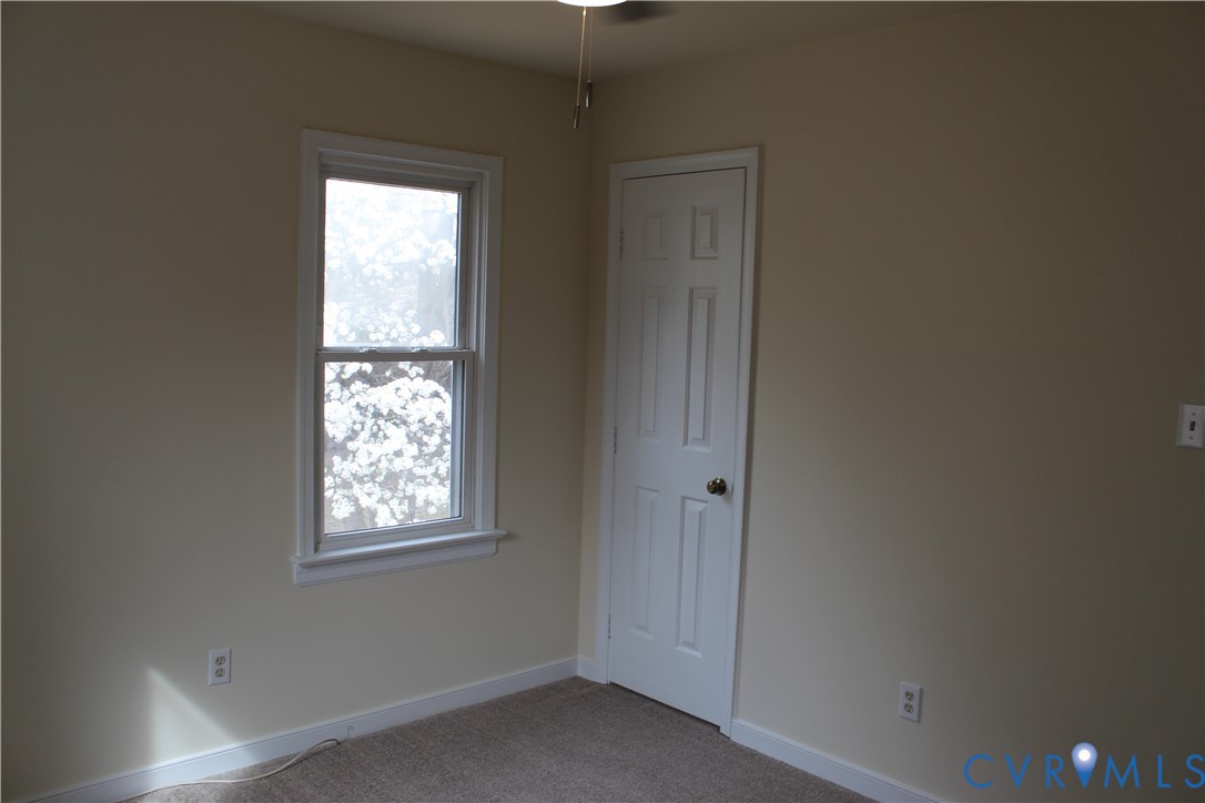 13909 Sagebrook Road Midlothian, VA 23112 - Photo 36 of 41 an empty room with windows and closet