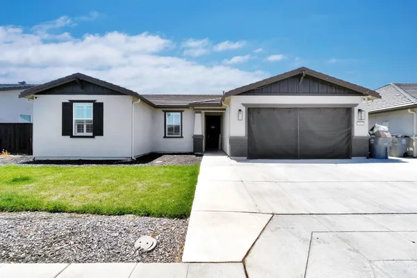 $479,900 | 3586 White Sands Drive, Madera, CA 93637