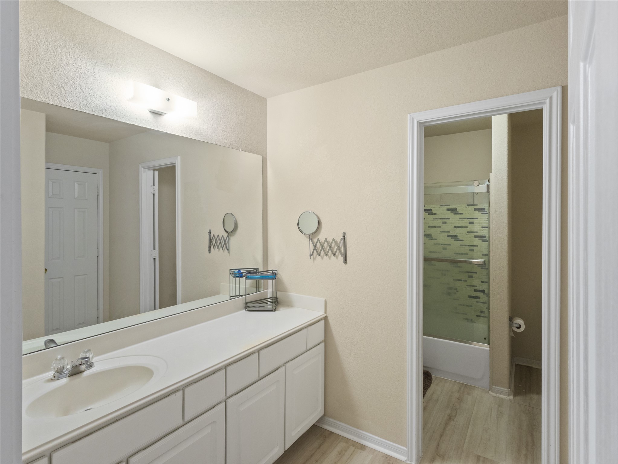 10515 Ince Lane Houston, TX 77040 - Photo 19 of 30 Bathroom 2 (2nd Floor)