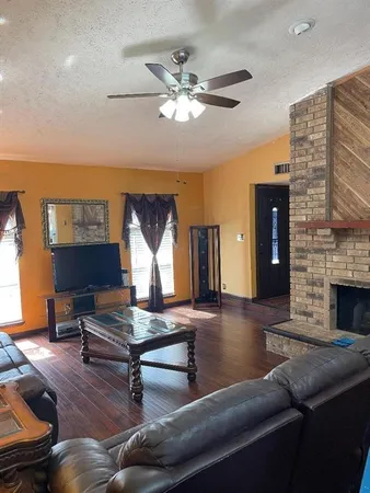 $2,500 | 490 Clear Creek Lane, Coppell, TX 75019