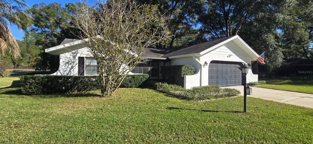 10605 Southwest 68th Terrace Ocala, FL 34476 - Photo 2 of 20 a front view of a house with garden