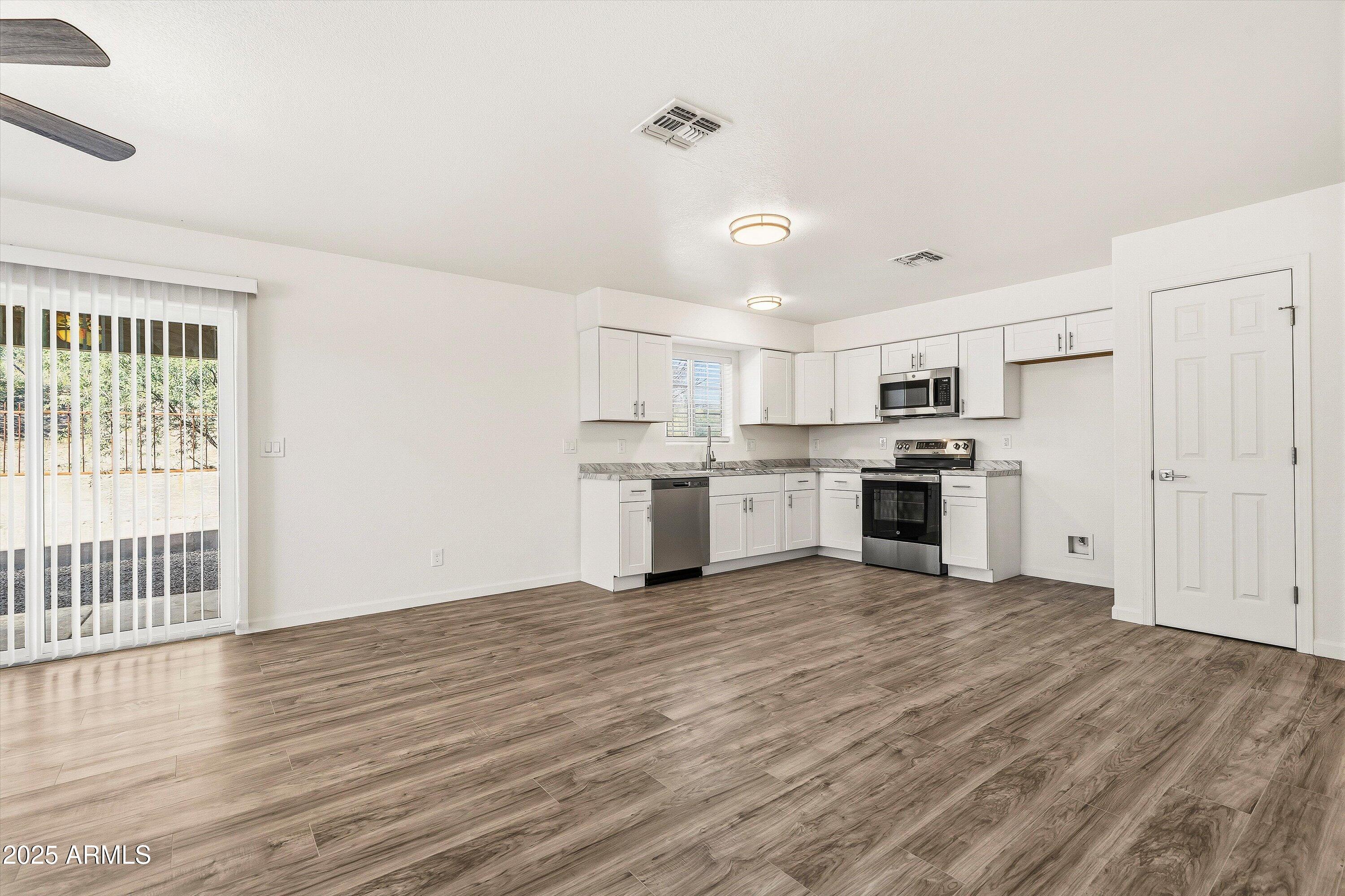 1029 Camino Estrella Rio Rico, AZ 85648 - Photo 6 of 20 09-Kitchen & Dining