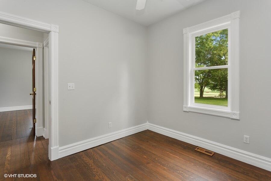 16510 Three Oaks Road Three Oaks, MI 49128 - Photo 17 of 27 14_16510ThreeOaksRd_154_3rdBedroom_LowRe