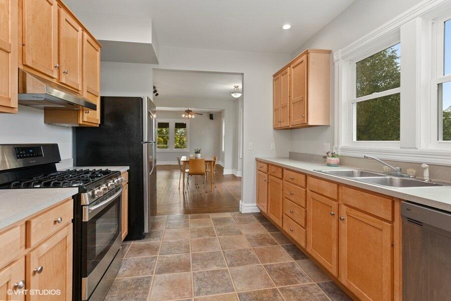 16510 Three Oaks Road Three Oaks, MI 49128 - Photo 8 of 27 06_16510ThreeOaksRd_177001_Kitchen_LowRe