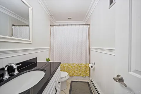 $335,000 | 14 Glen Hollow Drive, Unit E2, Holtsville, NY 11742