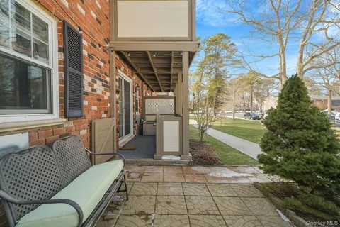 $335,000 | 14 Glen Hollow Drive, Unit E2, Holtsville, NY 11742