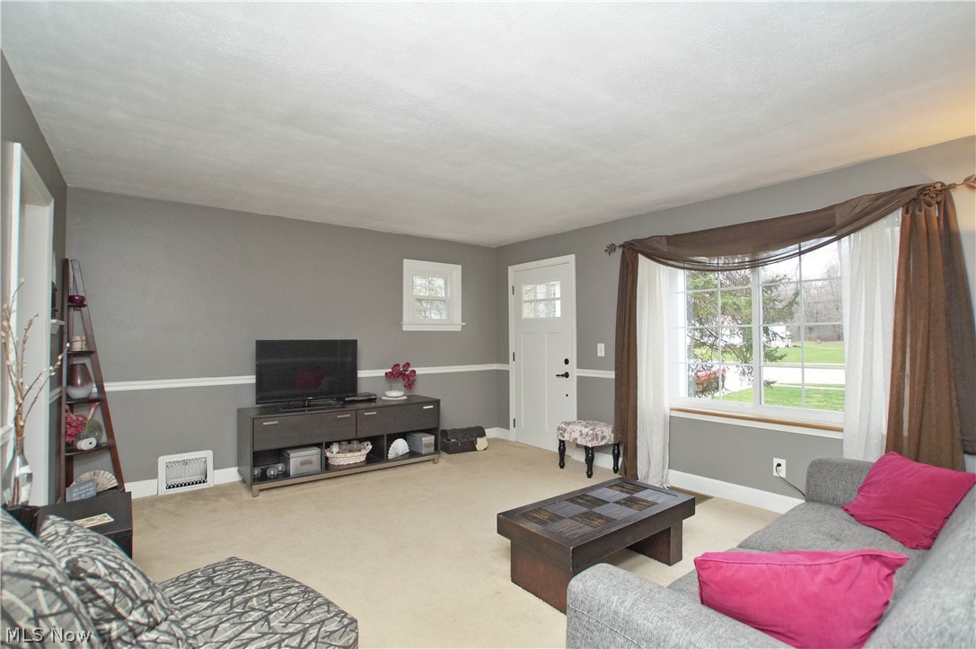 7488 Som Center Road Solon, OH 44139 - Photo 4 of 35 Formal Living room with lots of light!