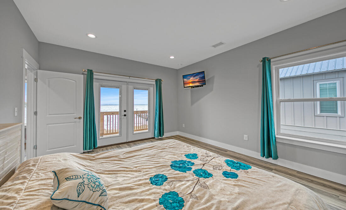 486 Beatrice Point Road Freeport, FL 32439 - Photo 15 of 34 15_PRIMARYBEDROOMVIEW3