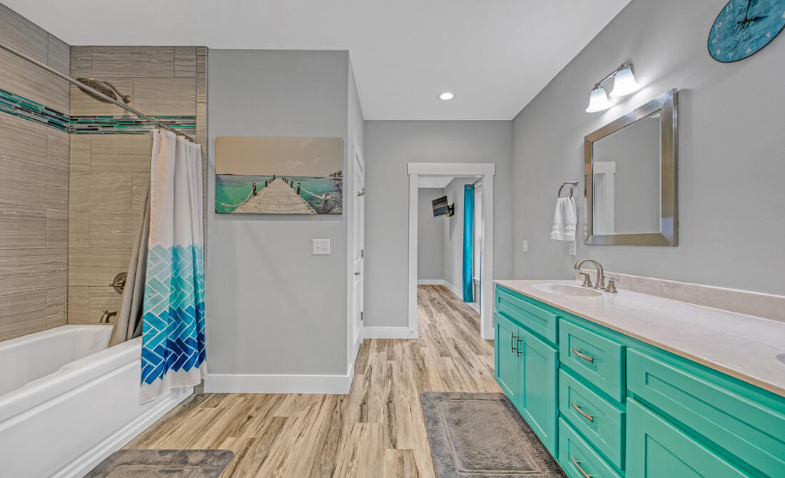 486 Beatrice Point Road Freeport, FL 32439 - Photo 17 of 34 17_PRIMARYBATHROOMVIEW3