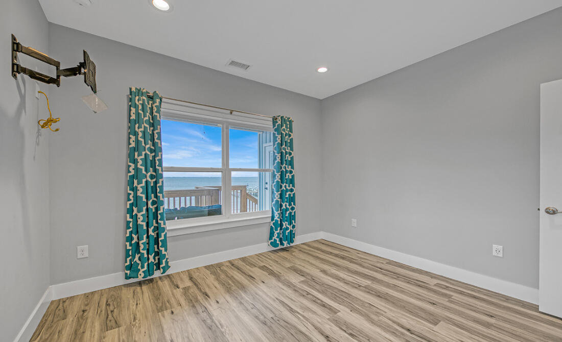486 Beatrice Point Road Freeport, FL 32439 - Photo 20 of 34 20_BEDROOM2VIEW2