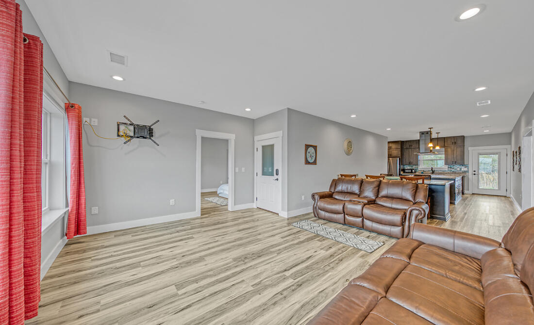 486 Beatrice Point Road Freeport, FL 32439 - Photo 4 of 34 4_LIVINGAREAVIEW3