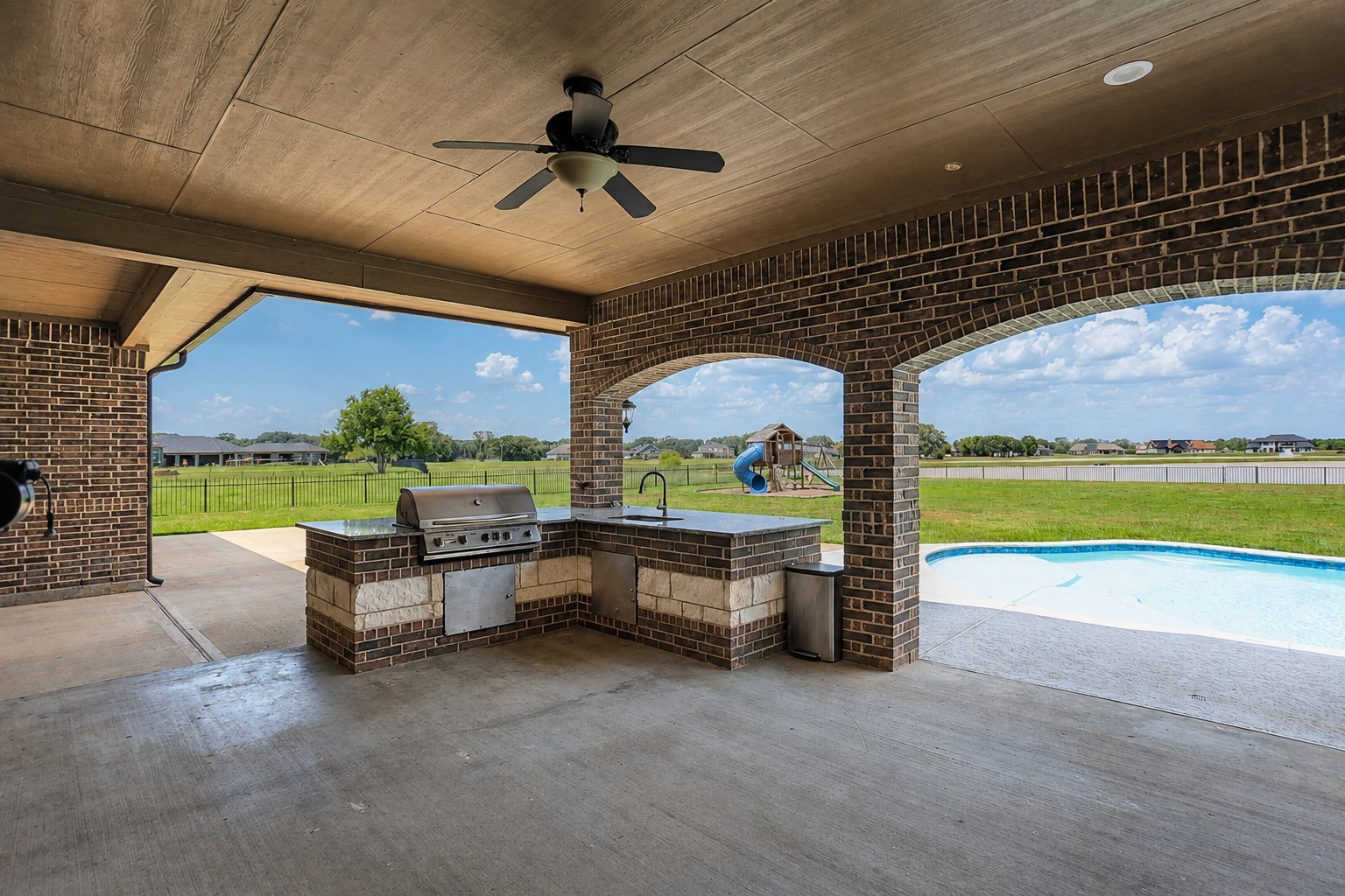 527 Lily Lane Rosharon, TX 77583 - Photo 24 of 29 Patio Kitchen