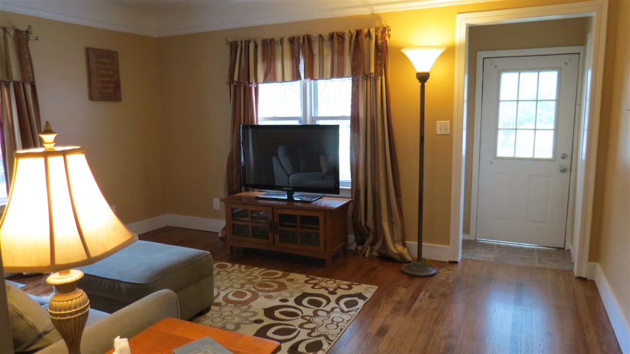 8570 Messmore Road Utica, MI 48317 - Photo 5 of 30 Living Room