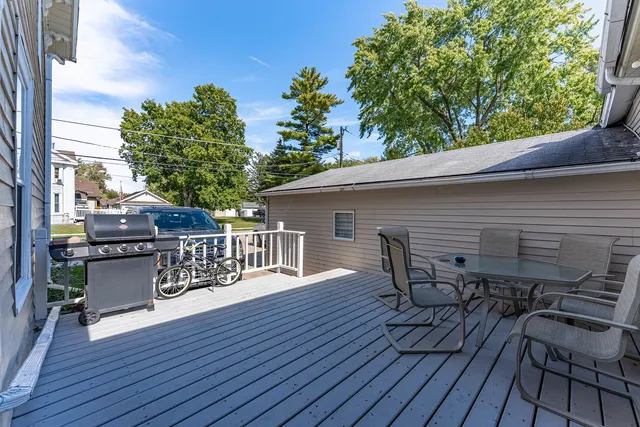 a front view of house with yard