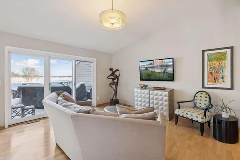 $1,399,000 | 1800 Commerce Boulevard, Mound, MN 55364