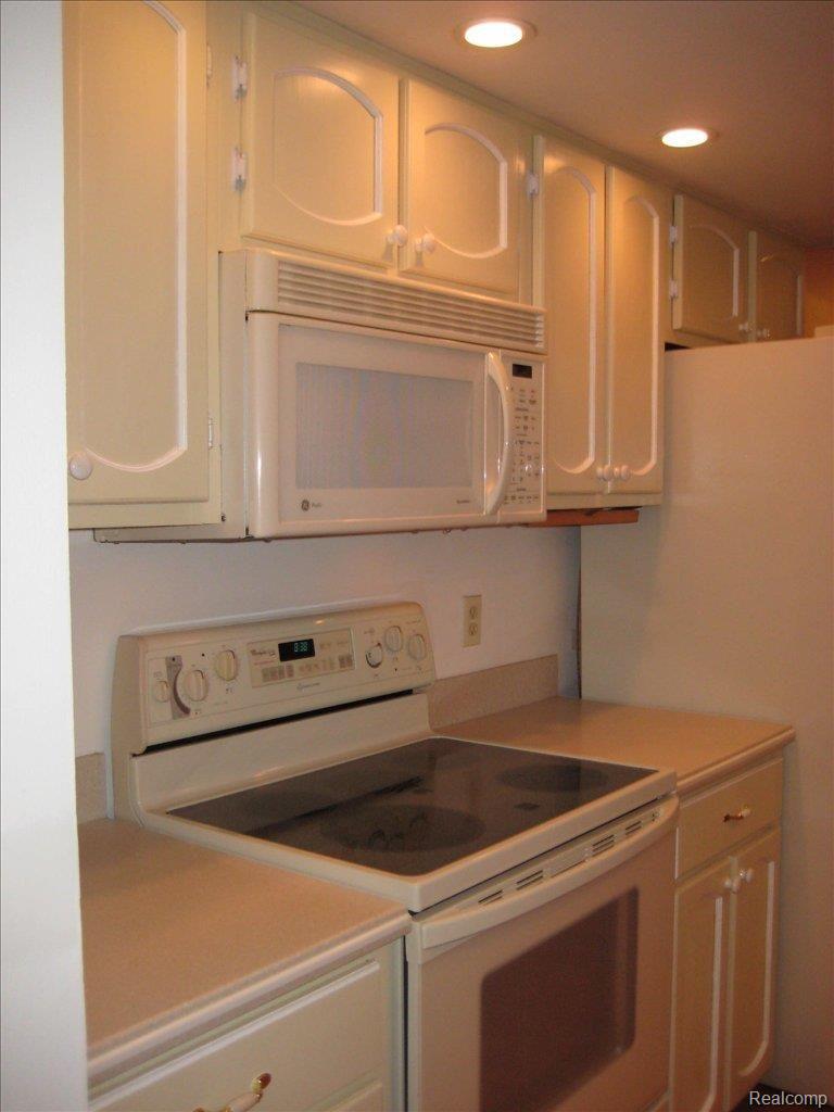 68815 Dequindre Road Oakland, MI 48363 - Photo 12 of 21 Kitchen
