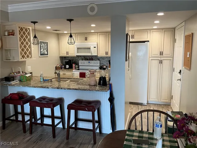 $2,100 | 2885 Palm Beach Boulevard, Unit 408, Fort Myers, FL 33916