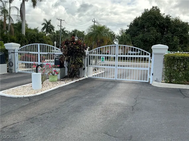 $2,100 | 2885 Palm Beach Boulevard, Unit 408, Fort Myers, FL 33916