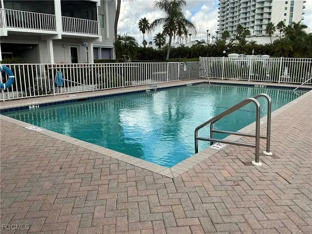 $2,100 | 2885 Palm Beach Boulevard, Unit 408, Fort Myers, FL 33916