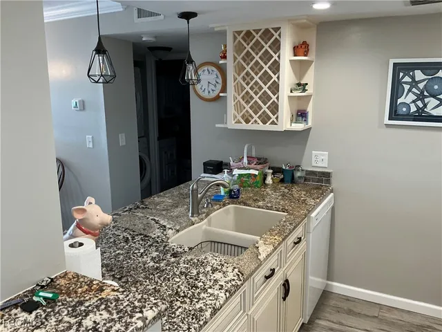 $2,100 | 2885 Palm Beach Boulevard, Unit 408, Fort Myers, FL 33916