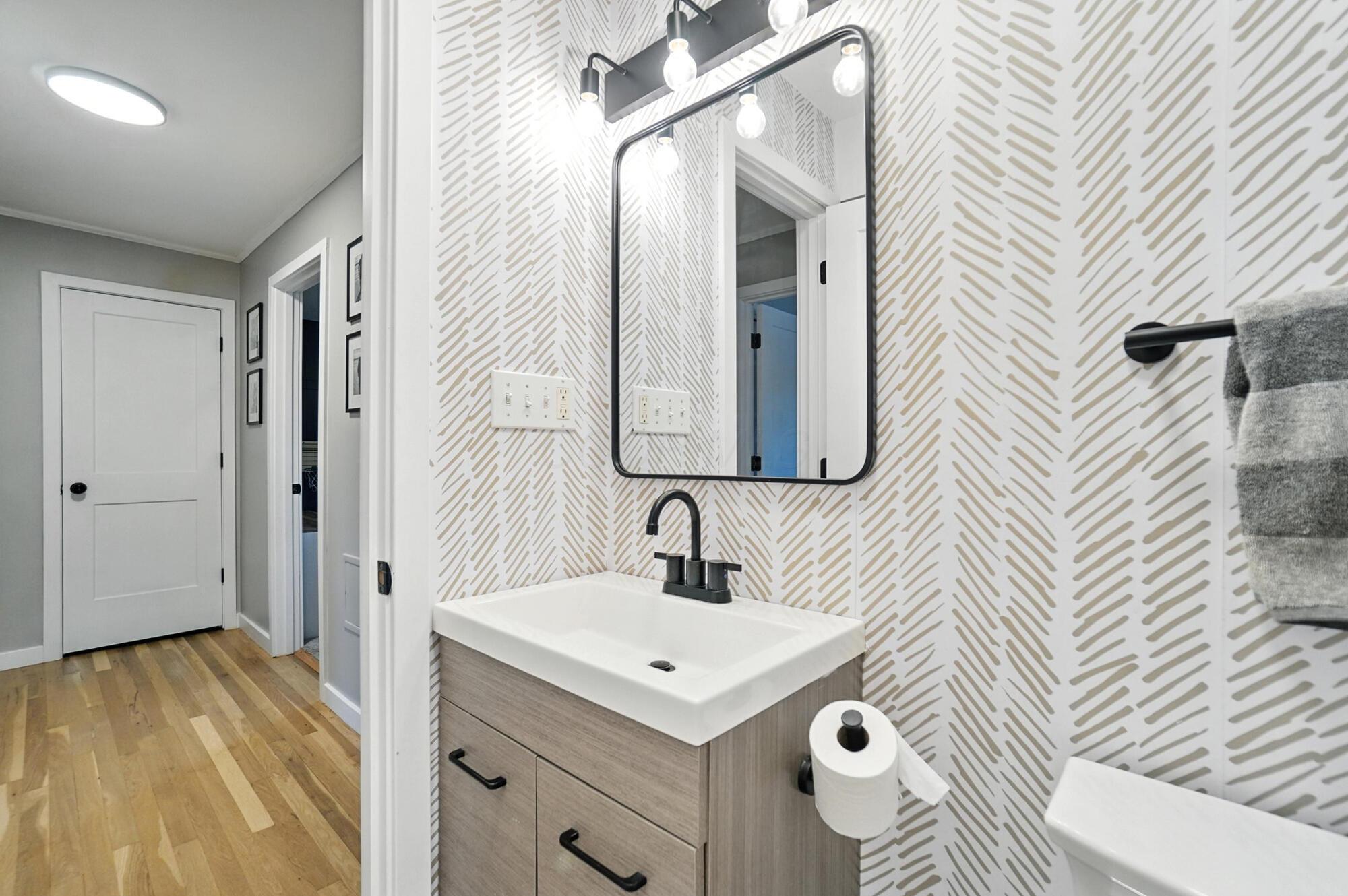2820 Halstead Road Columbus, OH 43221 - Photo 56 of 76 Hallway Bathroom