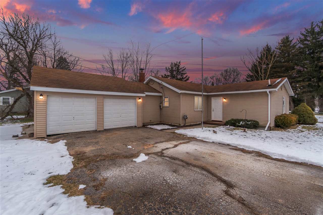 4437 East Coldwater Road Flint, MI 48506 - Photo 3 of 27 50032124-2.JPG