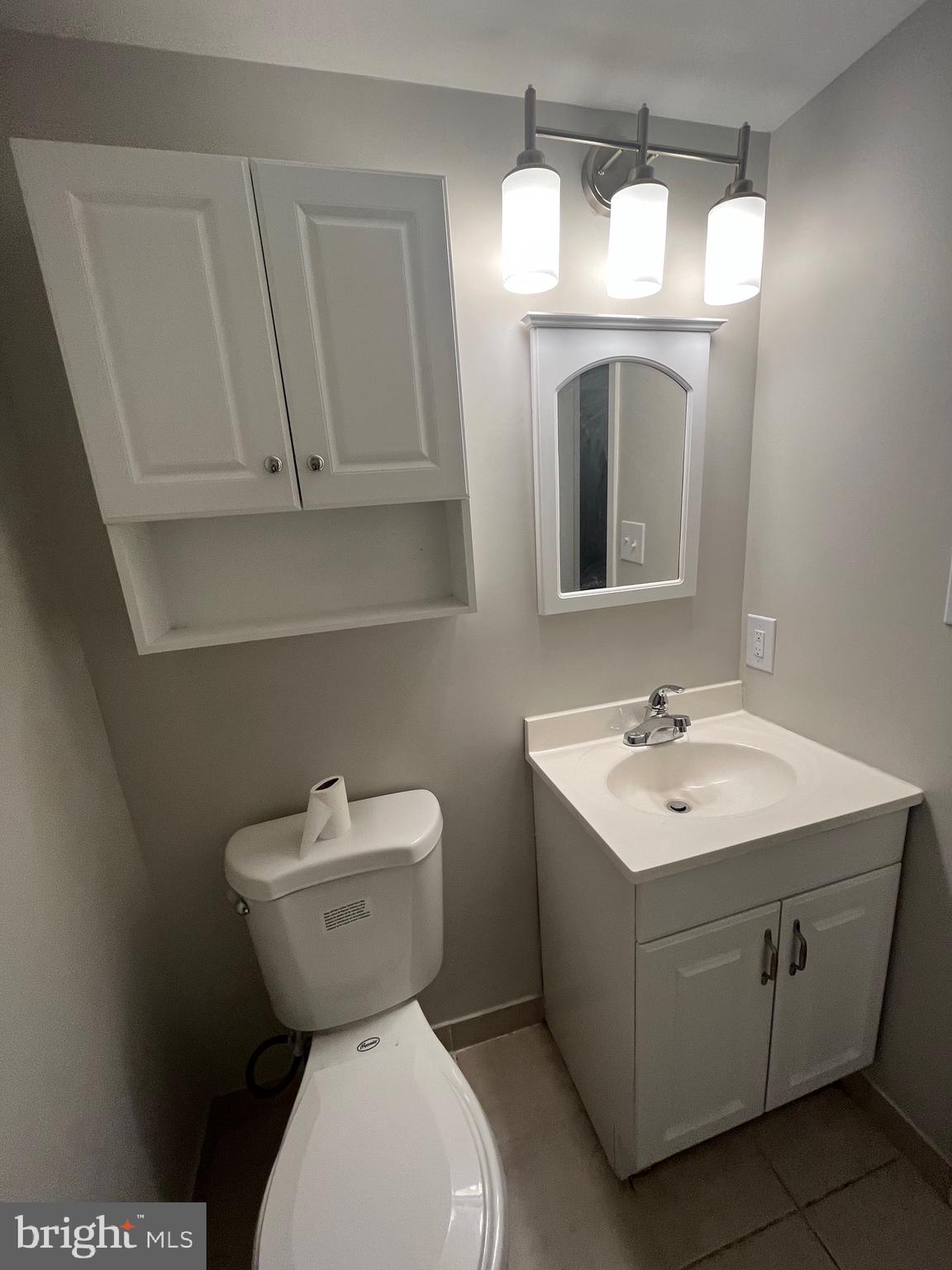 11656 Stoneview Square, Unit 96/22C Reston, VA 20191 - Photo 16 of 21 Fully renovated 2nd bathroom