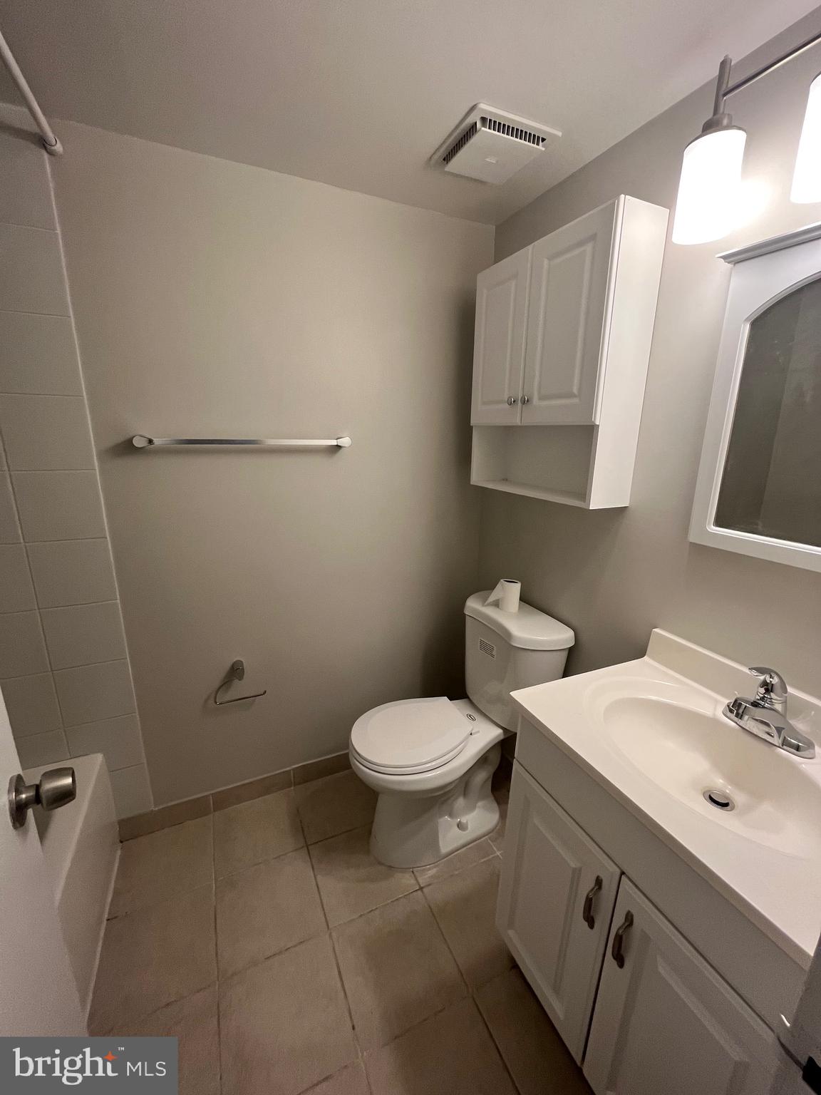 11656 Stoneview Square, Unit 96/22C Reston, VA 20191 - Photo 17 of 21 Fully renovated 2nd bathroom