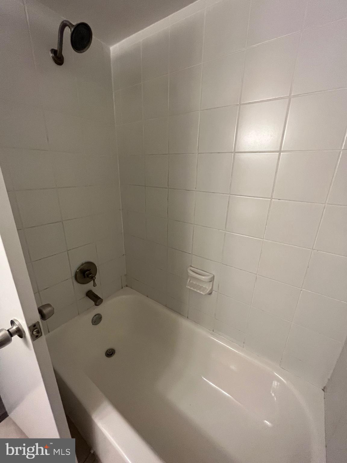 11656 Stoneview Square, Unit 96/22C Reston, VA 20191 - Photo 18 of 21 Fully renovated 2nd bathroom