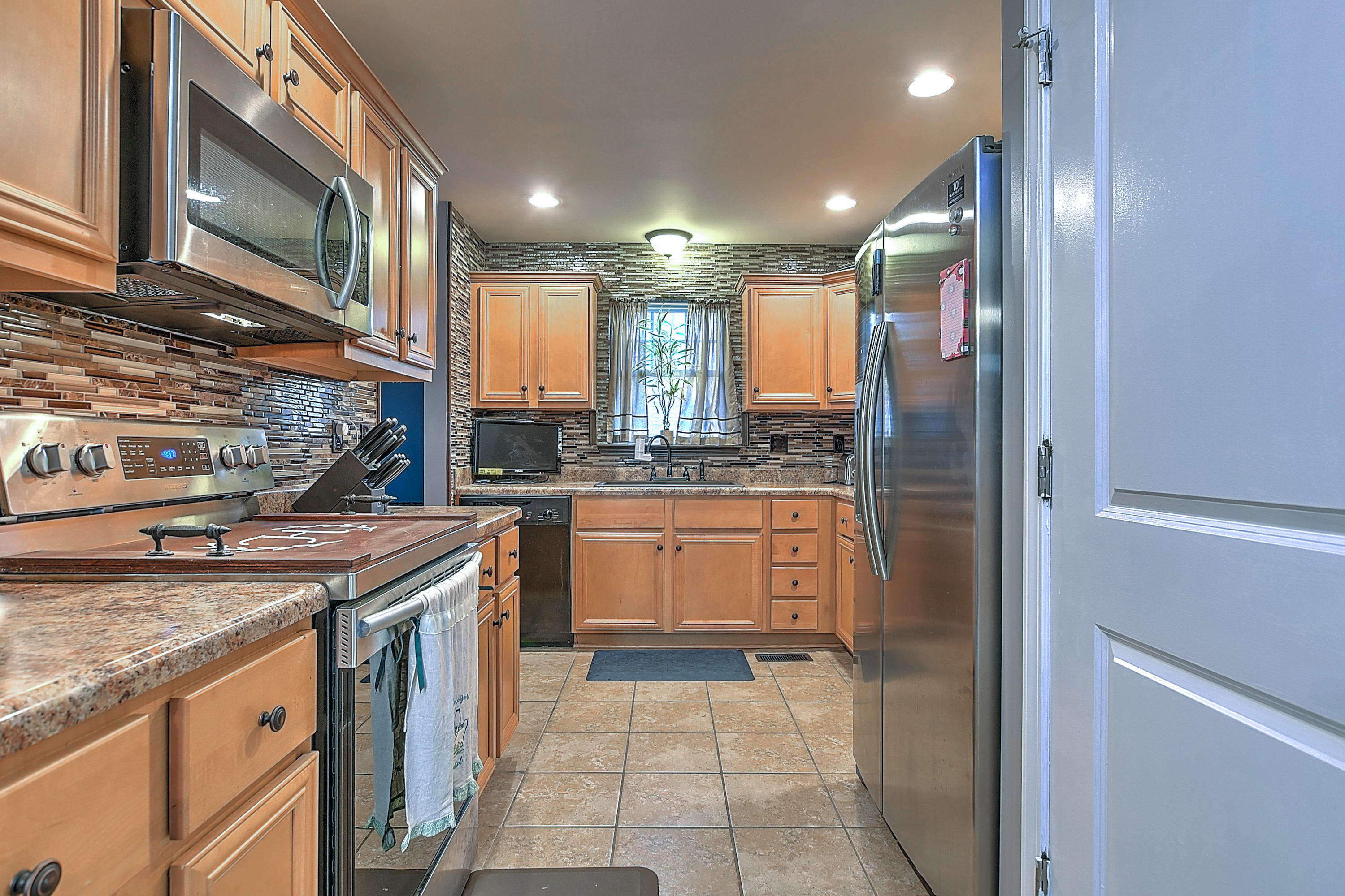 2233 Sherwood Road Kingsport, TN 37664 - Photo 8 of 28 2233 SHERWOOD-13