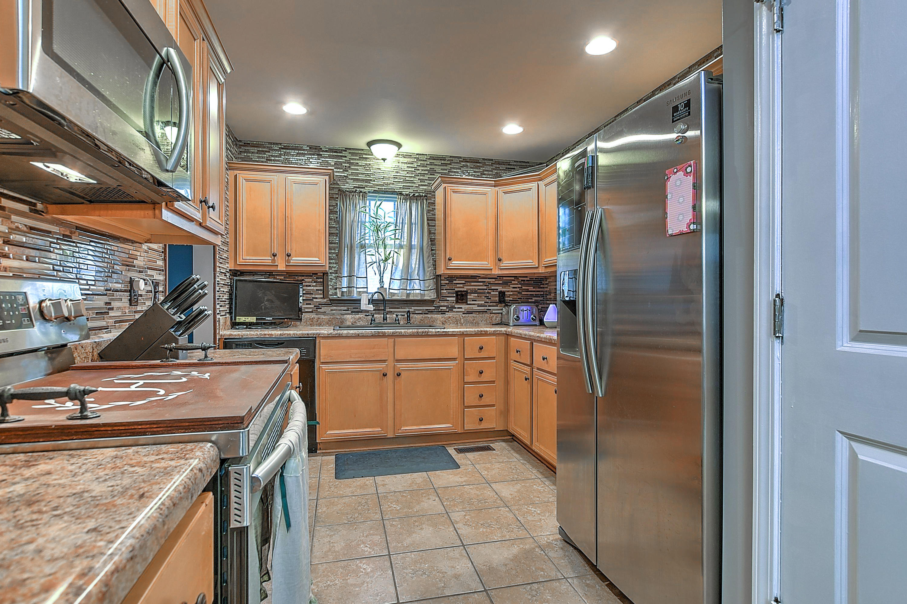 2233 Sherwood Road Kingsport, TN 37664 - Photo 9 of 28 2233 SHERWOOD-14