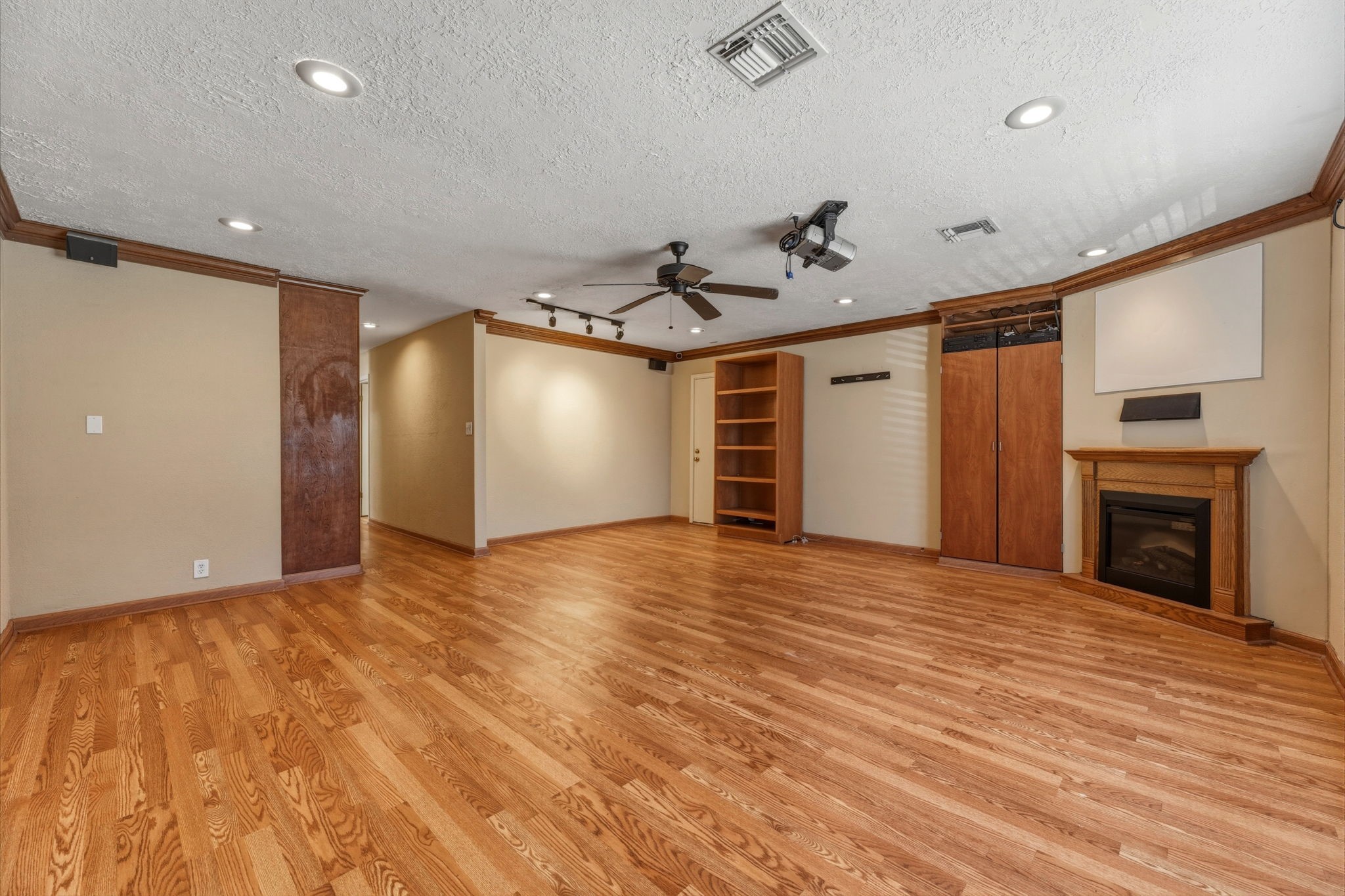 5211 Court Road Houston, TX 77053 - Photo 11 of 35 a view of empty room with wooden floor and fireplace