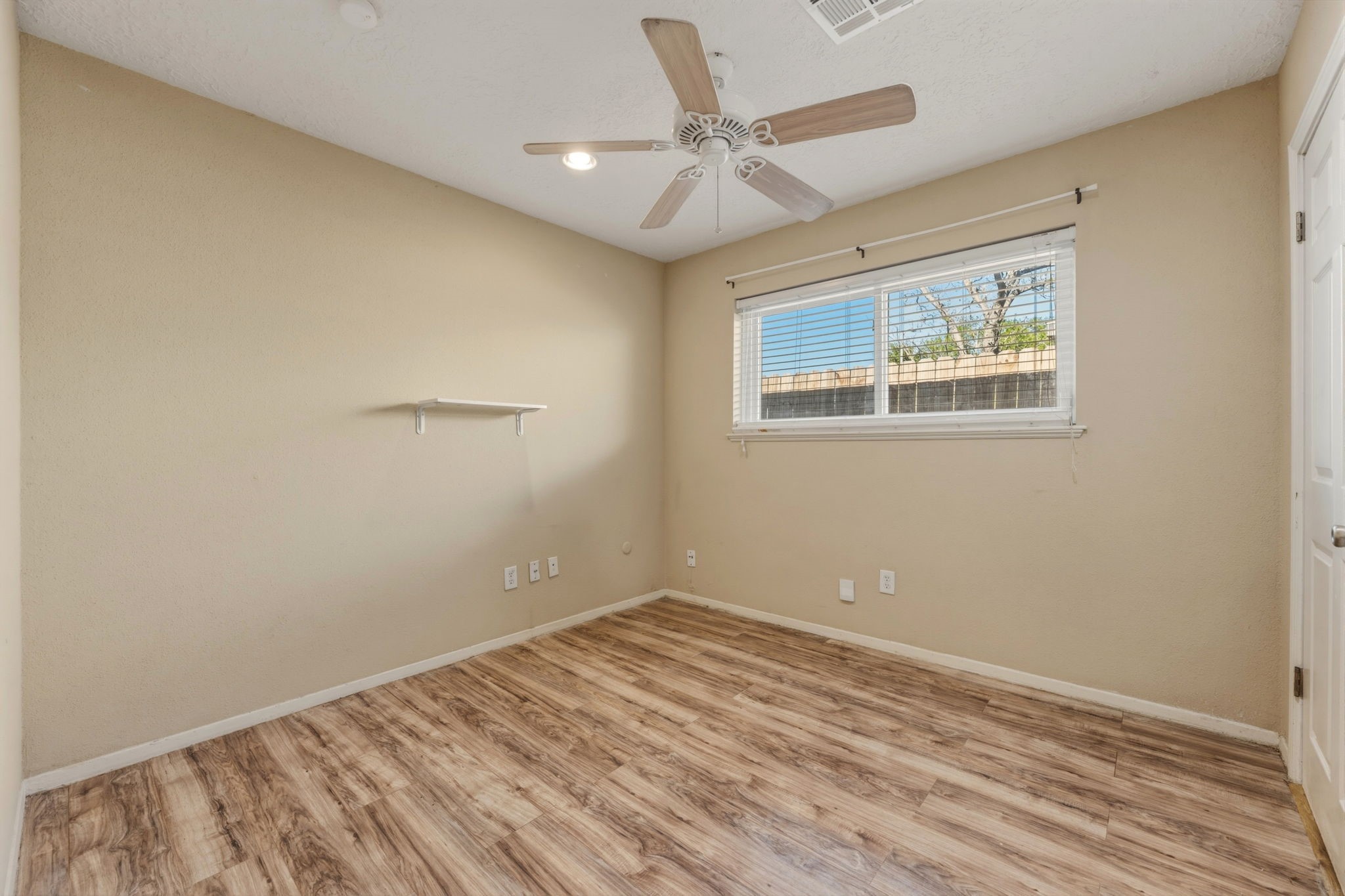 5211 Court Road Houston, TX 77053 - Photo 17 of 35 wooden floor in an empty room