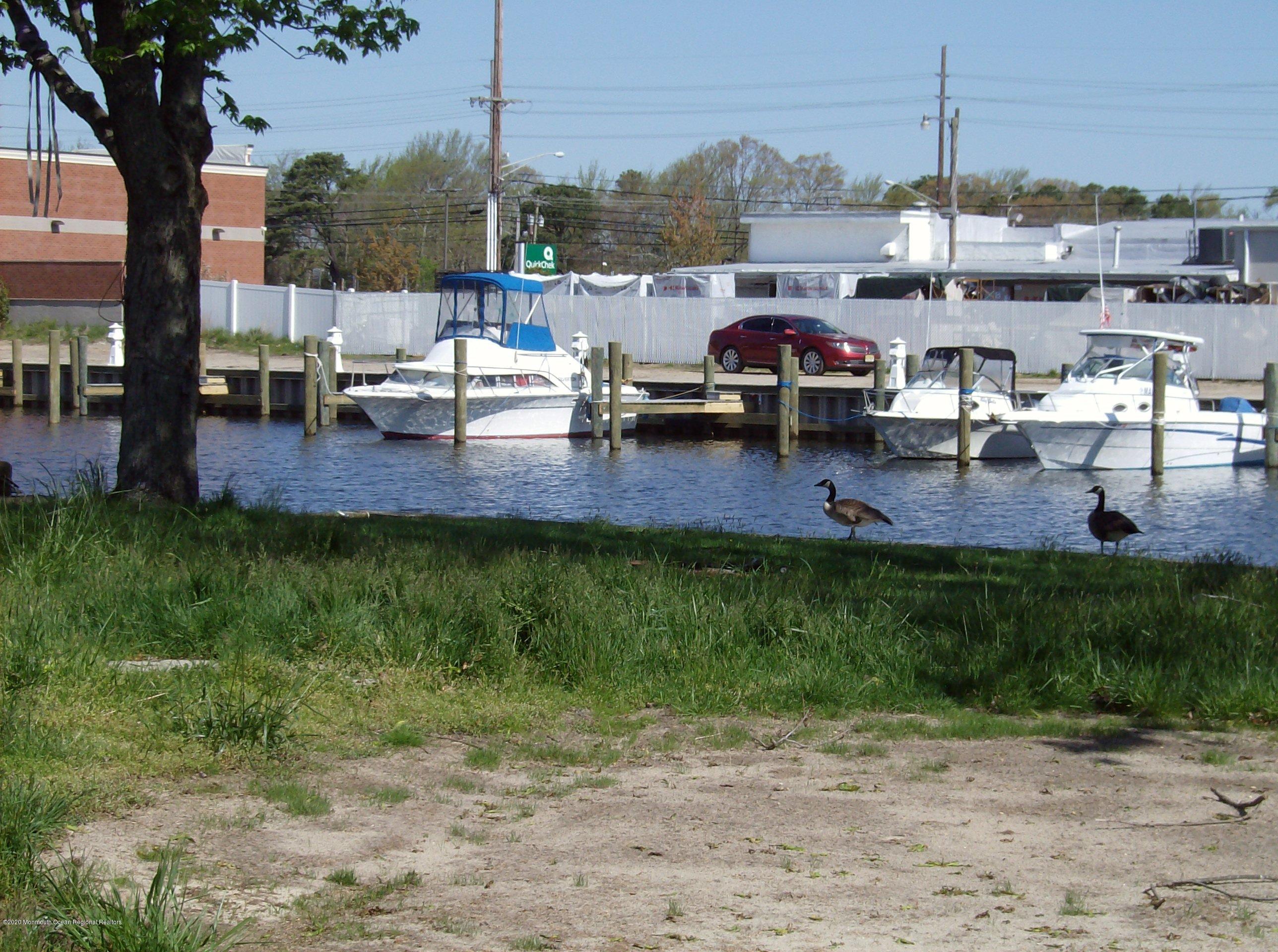 8 Minturn Road Toms River, NJ 08753 - Photo 3 of 8 Large Waterfront