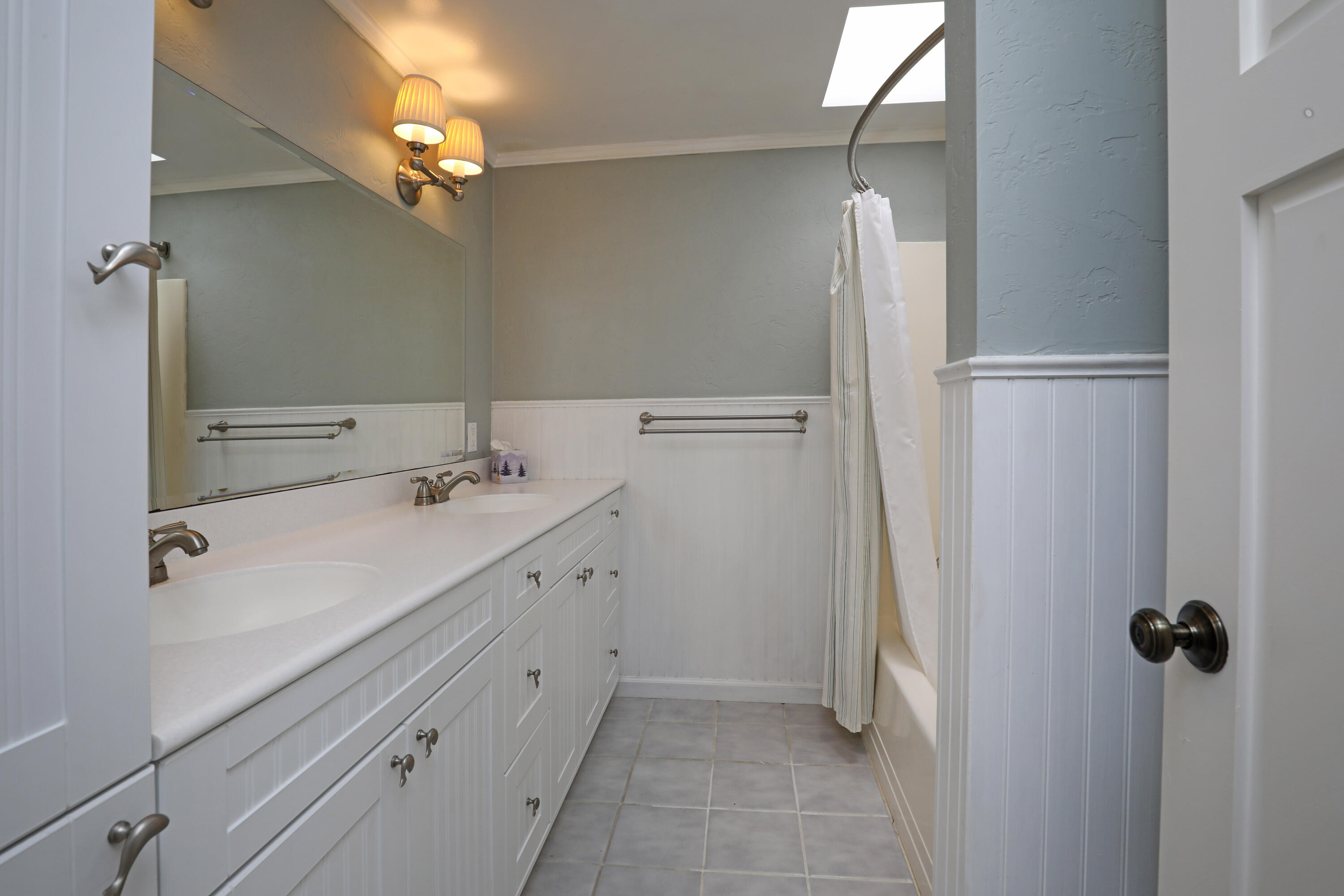 7167 Armstrong Road Goleta, CA 93117 - Photo 28 of 38 Bathroom