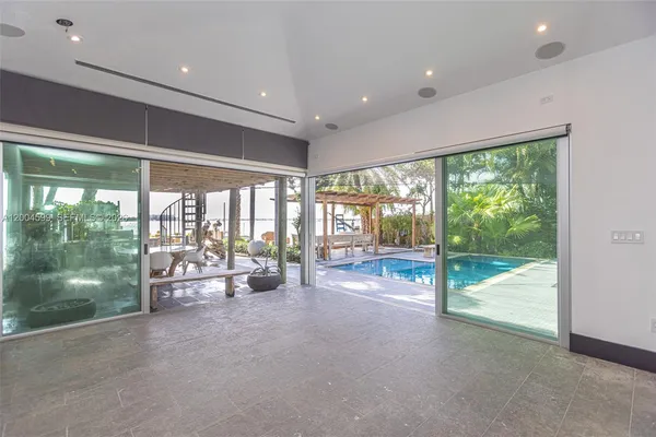 $40,000 | 2440 North Shore Terrace, Miami Beach, FL 33141