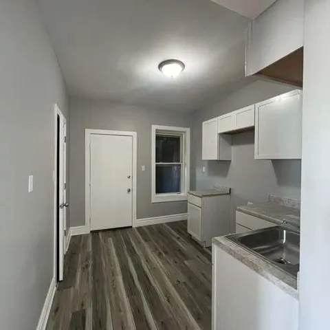 $1,700 | 3444 West Grenshaw Street, Unit 2, Chicago, IL 60624