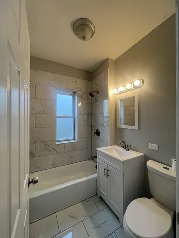 $1,700 | 3444 West Grenshaw Street, Unit 2, Chicago, IL 60624