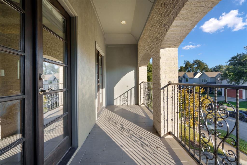 6211 Velasco Avenue Dallas, TX 75214 - Photo 27 of 38 a view of a balcony with wooden floor