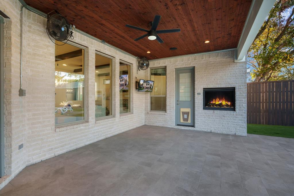 6211 Velasco Avenue Dallas, TX 75214 - Photo 28 of 38 a view of a room with an empty room and fire place