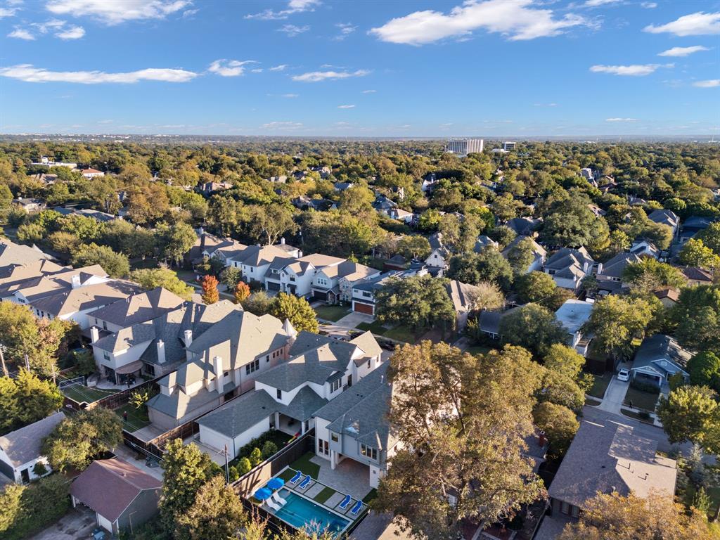 6211 Velasco Avenue Dallas, TX 75214 - Photo 33 of 38 an aerial view of a city