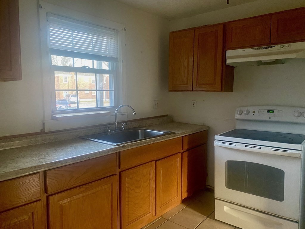 453 Cold Spring Avenue, Unit 1B West Springfield, MA 01089 - Photo 3 of 6 Gallery Image 3