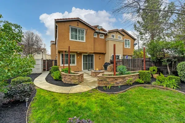 $436,000 | 2060 Sierra View Circle, Unit 2, Lincoln, CA 95648
