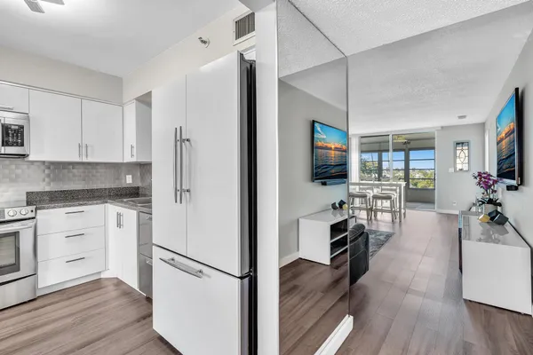 $2,100 | 14623 Bonaire Boulevard, Unit 410, Delray Beach, FL 33446