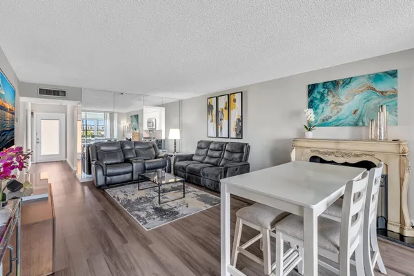 $2,100 | 14623 Bonaire Boulevard, Unit 410, Delray Beach, FL 33446