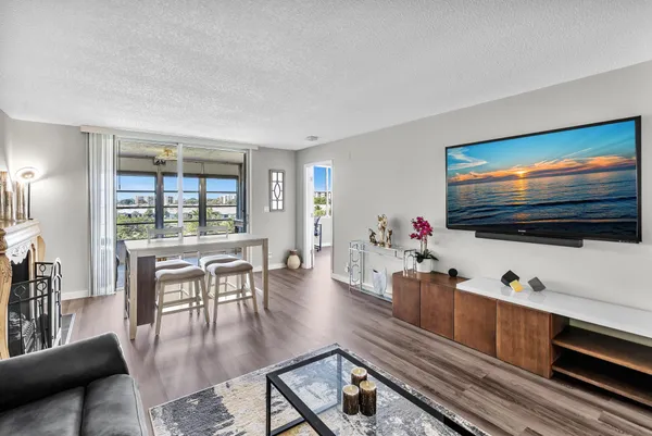 $2,100 | 14623 Bonaire Boulevard, Unit 410, Delray Beach, FL 33446