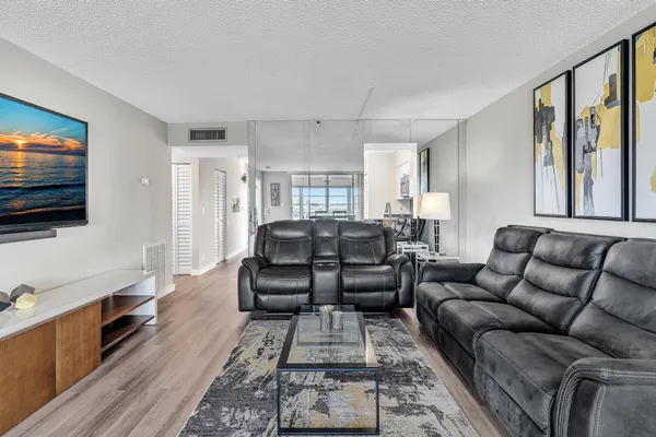 $2,100 | 14623 Bonaire Boulevard, Unit 410, Delray Beach, FL 33446