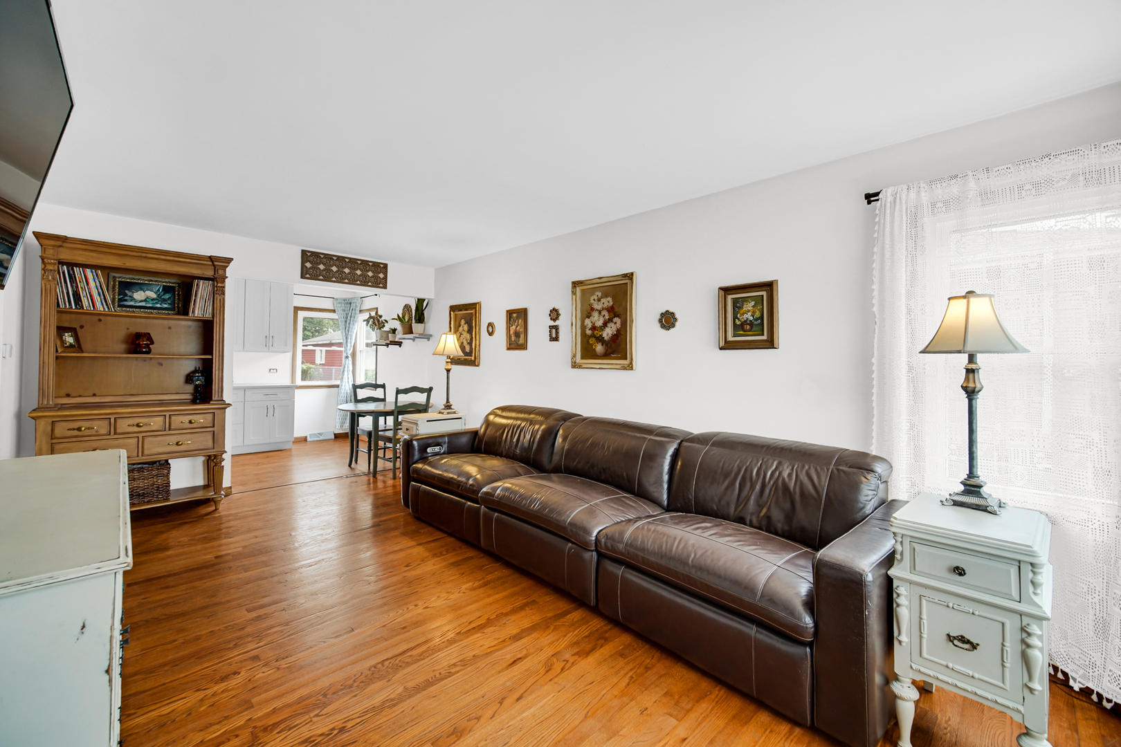 325 South Wisconsin Avenue Addison, IL 60101 - Photo 3 of 16 Gallery Image 3